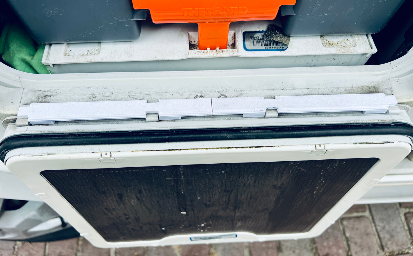 Scharnier Thetford cassete luik, set van 2 stuks